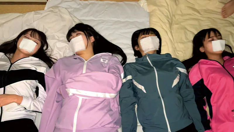 陸上部合で宿男子部員と乱交セックスをする女子部員がエロい